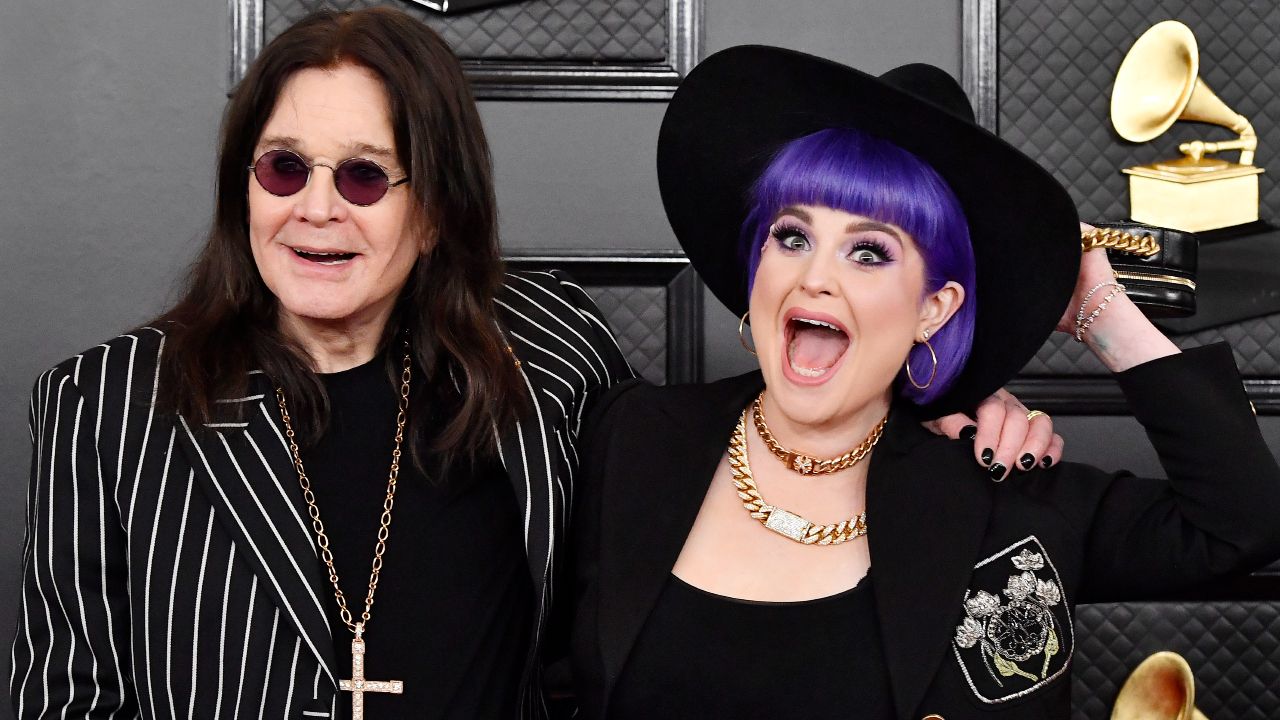 “I know that my dad was shining down on us from Heaven with pride”: Kelly Osbourne thanks fans after accepting award for her father Ozzy