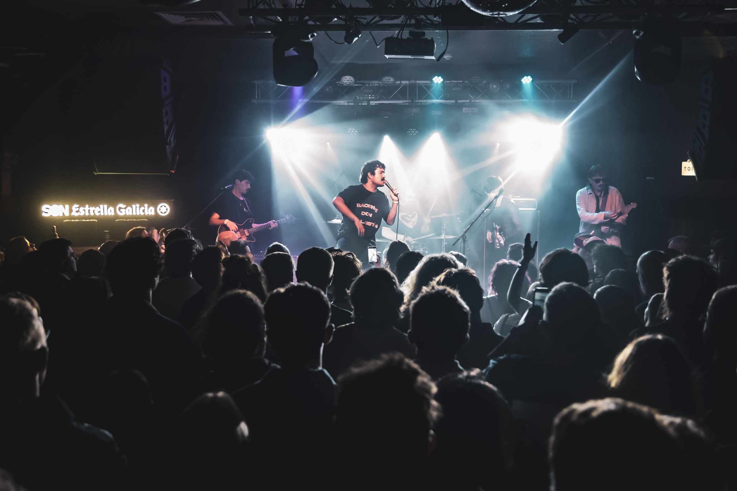 From bar-tops to breakdowns: Gurriers go off at Oslo, London