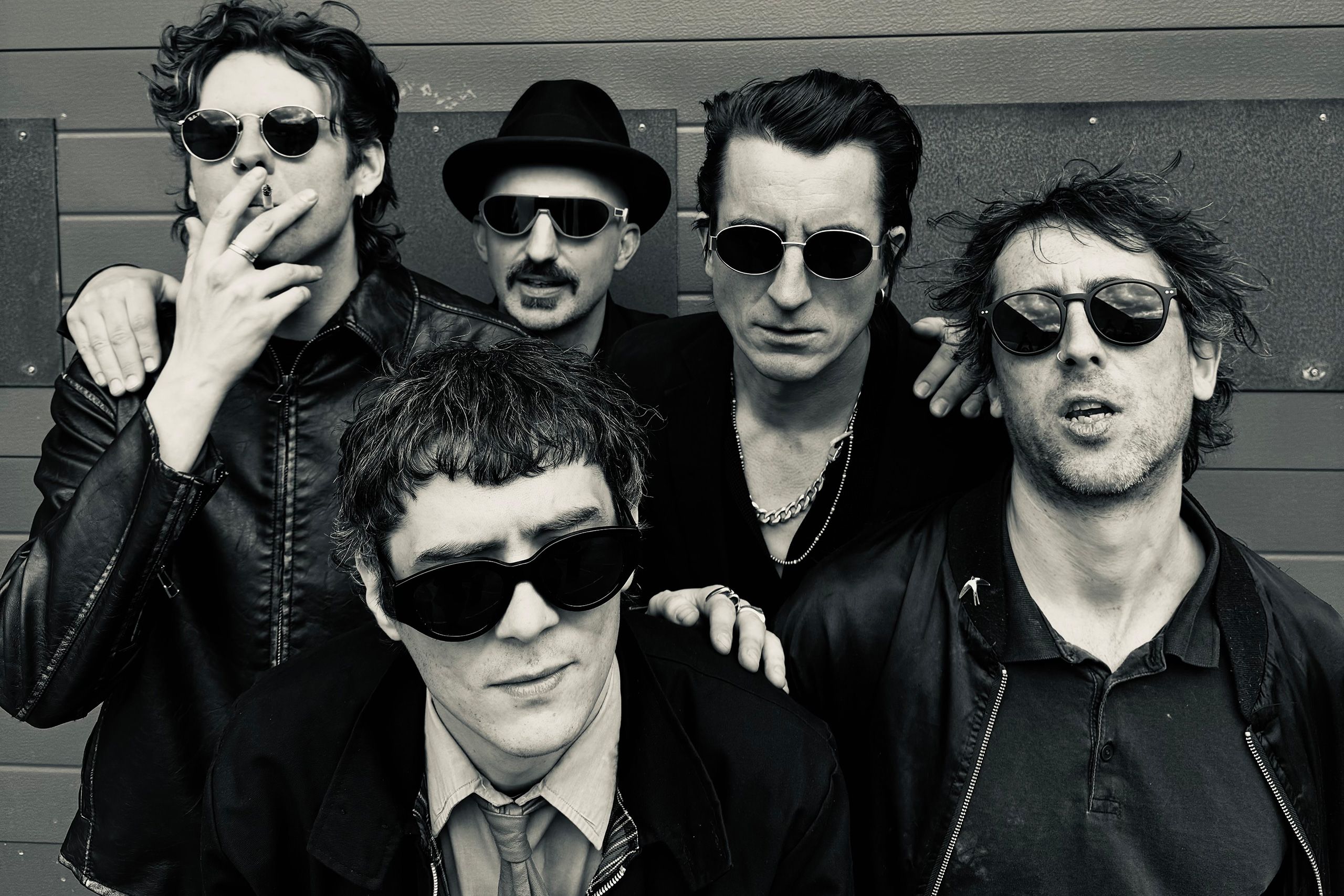 South London’s SLEAZE have revealed their new single ‘Universal Adaptor’ and announced debut album ‘SLEAZE PLEAZE’