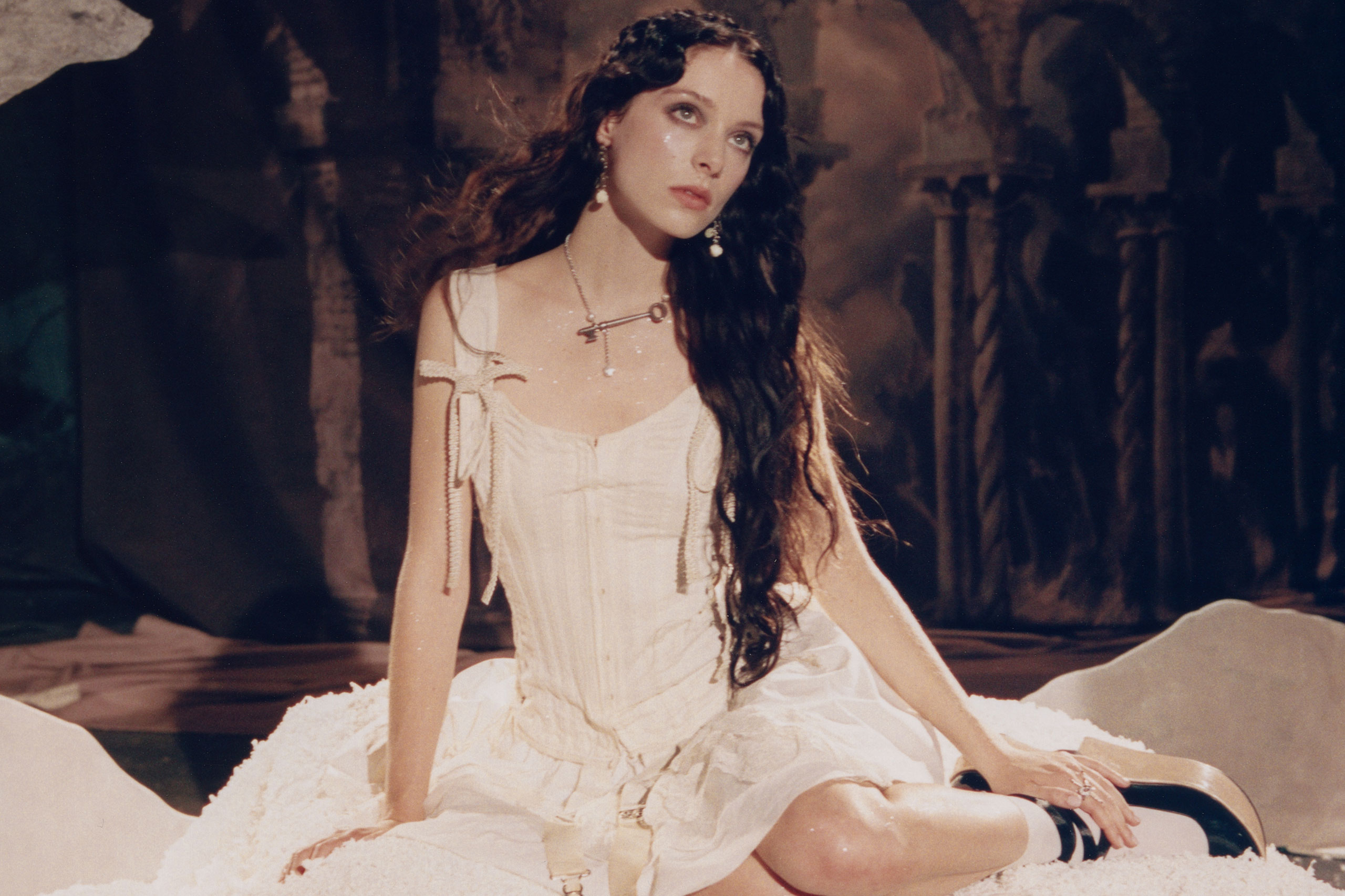 Holly Humberstone is back with a new single, check out gothic love song ‘Die Happy’