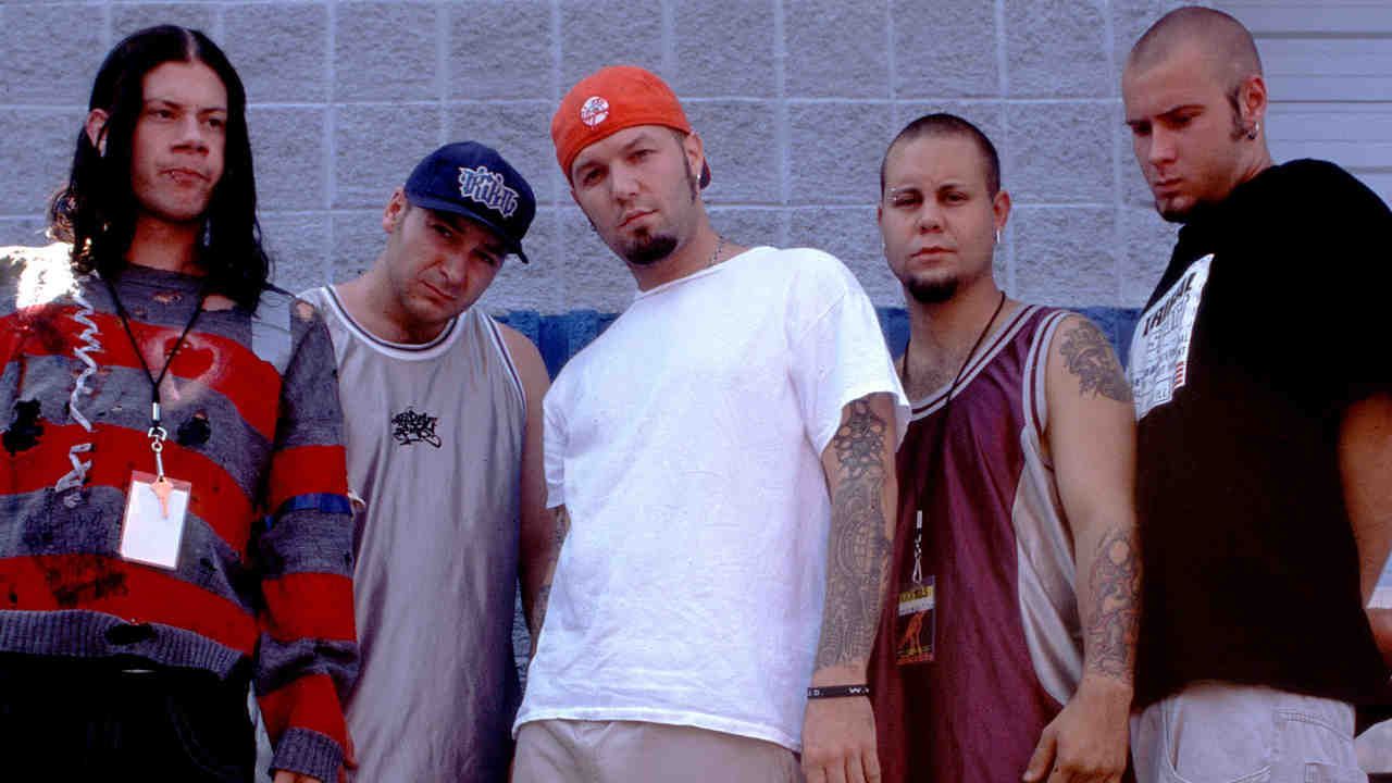 “I didn’t expect him to get busted in that bathroom. But his misfortune actually helped us. We couldn’t have asked for more of a buzz!”: How an unexpected arrest accidentally gave Limp Bizkit their big break