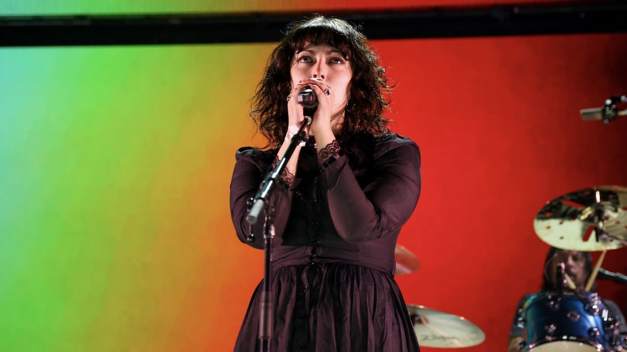 Violet Grohl channels Queens Of The Stone Age on debut single, receives love and praise from offspring of other superstar rockers