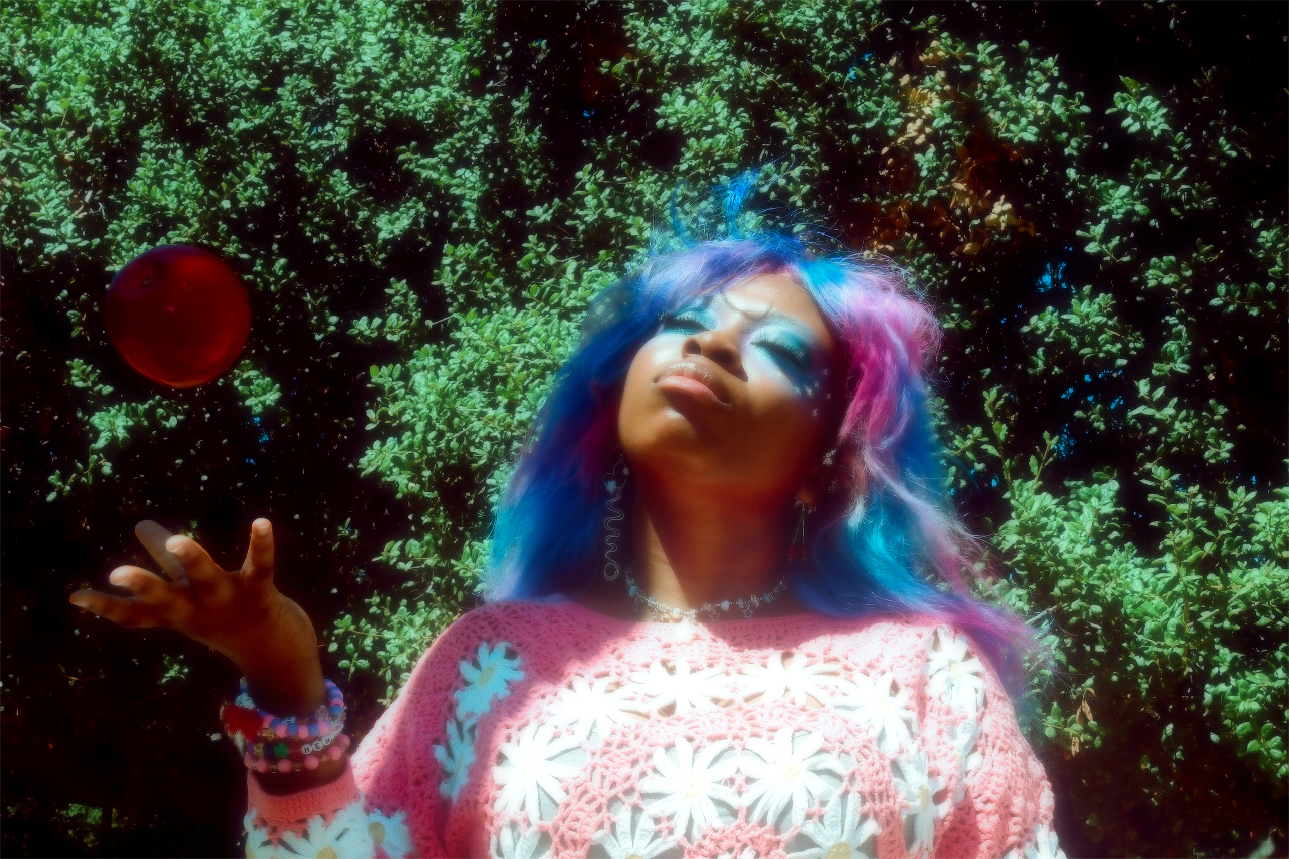 Hemlocke Springs is teasing her debut album with new track ‘w-w-w-w-w’