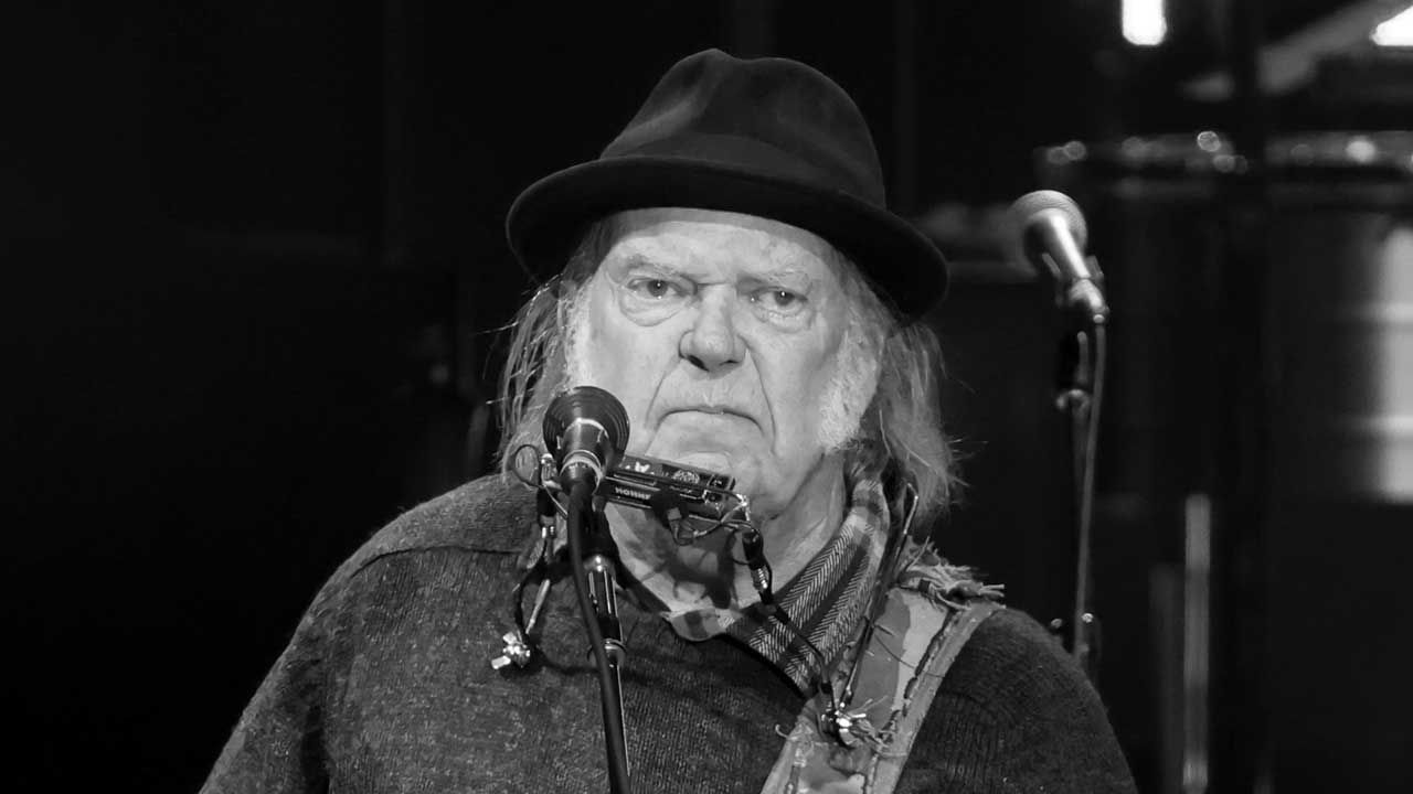 “I have decided to take a break.” Neil Young cancels upcoming European tour, saying “This is not the time”