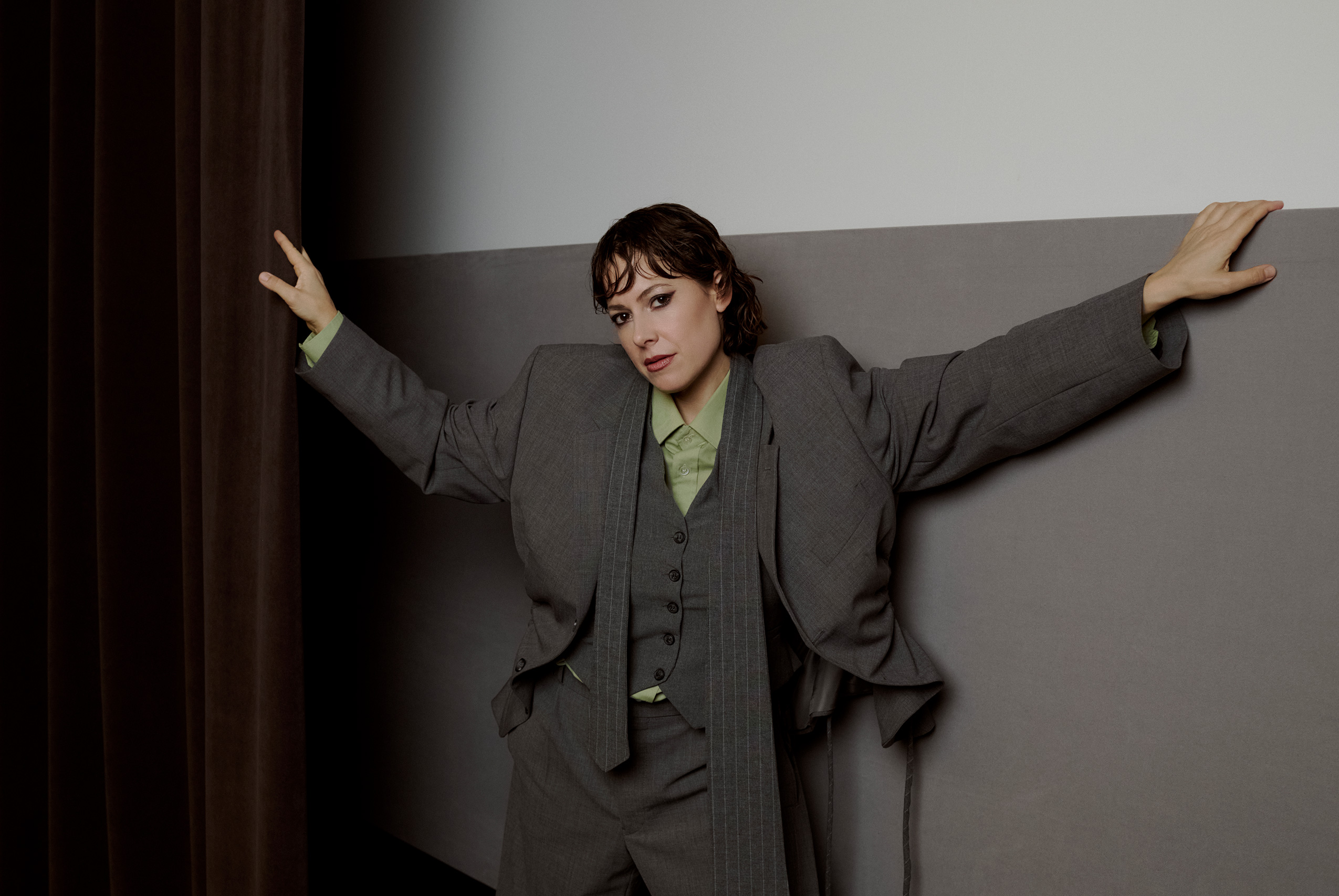 Odd Beholder has dropped her new protest song, ‘Internet Famous’