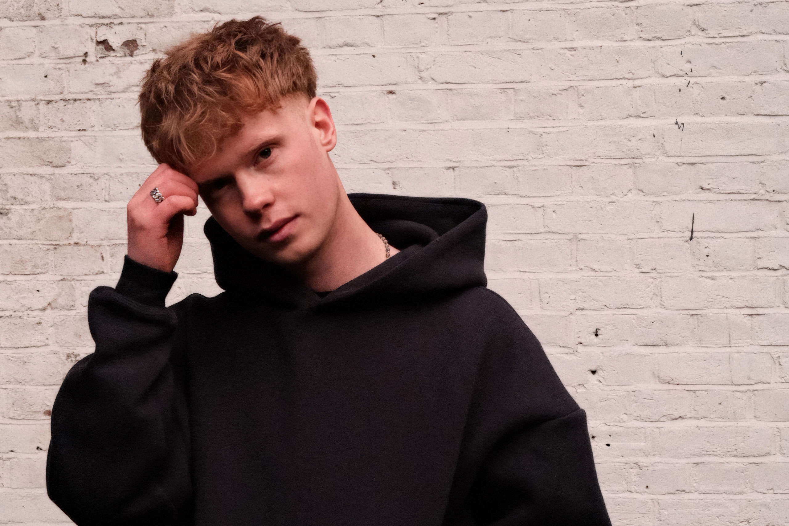 Finn Askew has announced a new mixtape with his latest single ‘Distance’