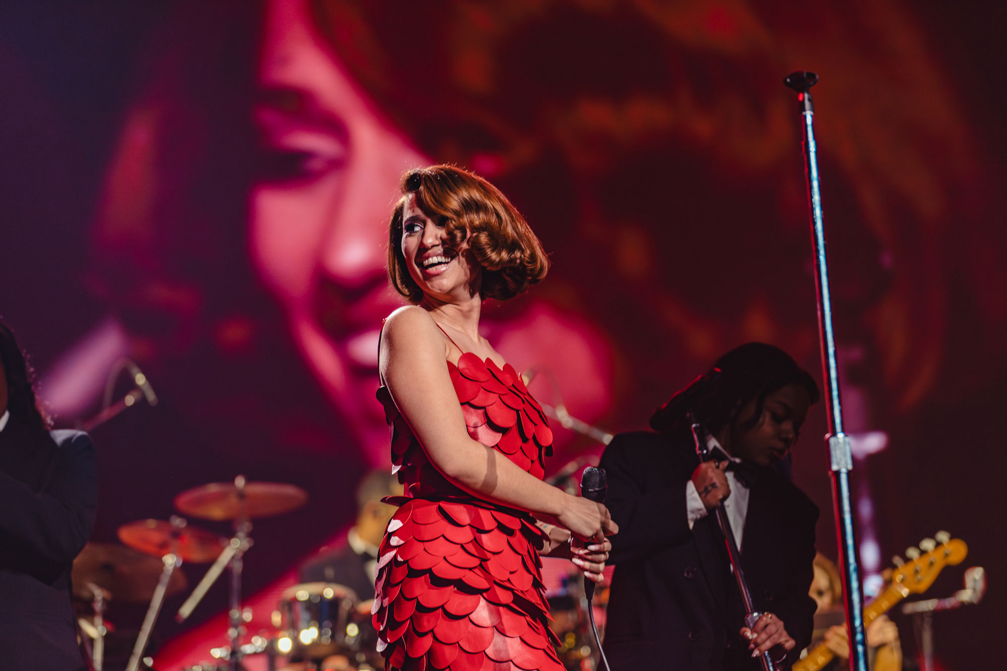 RAYE has enlisted Hans Zimmer for yet another 5-star new track, ‘Click Clack Symphony’