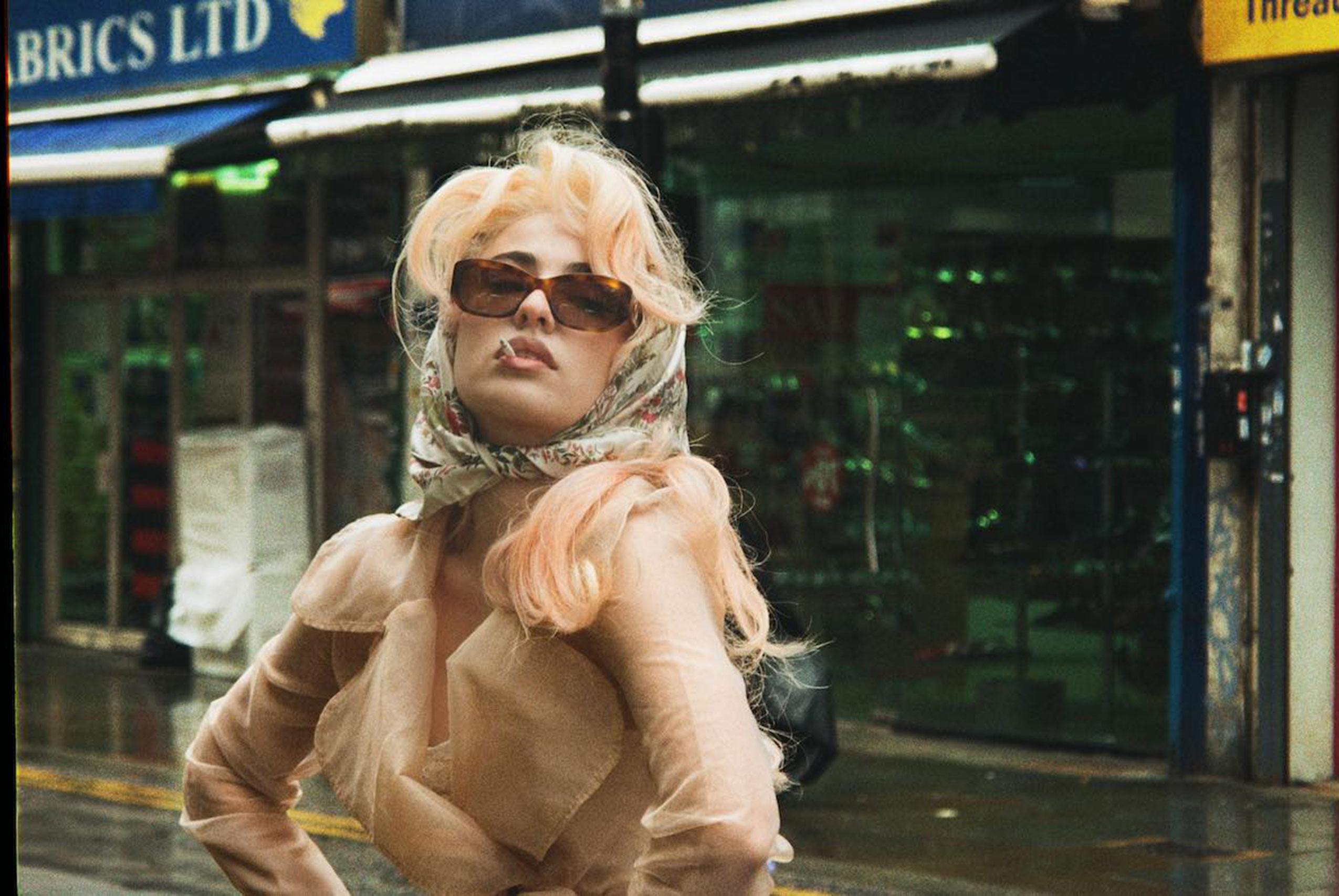 Sofia and the Antoinettes has unveiled cinematic new single ‘Vespa’