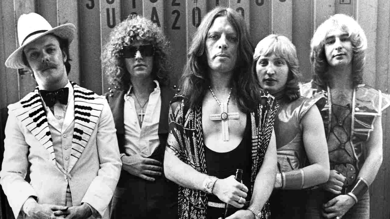 “I hear, ‘Look who’s preparing to face his public then!’ It was Mick Jagger with Bowie. I said, ‘Well, you’re not doin’ so bad yourself after ten years’”: How Mott The Hoople fell to earth – but left one of rock’s great farewell albums behind them