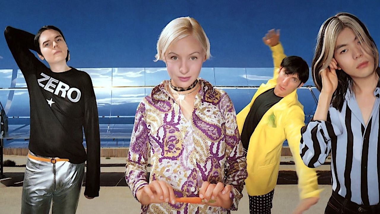 “Look at the bands that are out there now, crap like Radiohead. You can’t tell us that we don’t deserve to be more than that.” On the eve of the release of Mellon Collie And The Infinite Sadness, Smashing Pumpkins wanted to take on the world