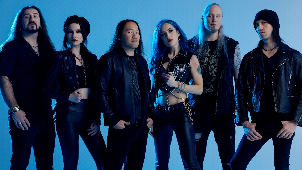 Ex-Arch Enemy singer Alissa White-Gluz has joined British power metal heavyweights DragonForce: “I can’t wait forthe fans to see her and hear what we have been working on”