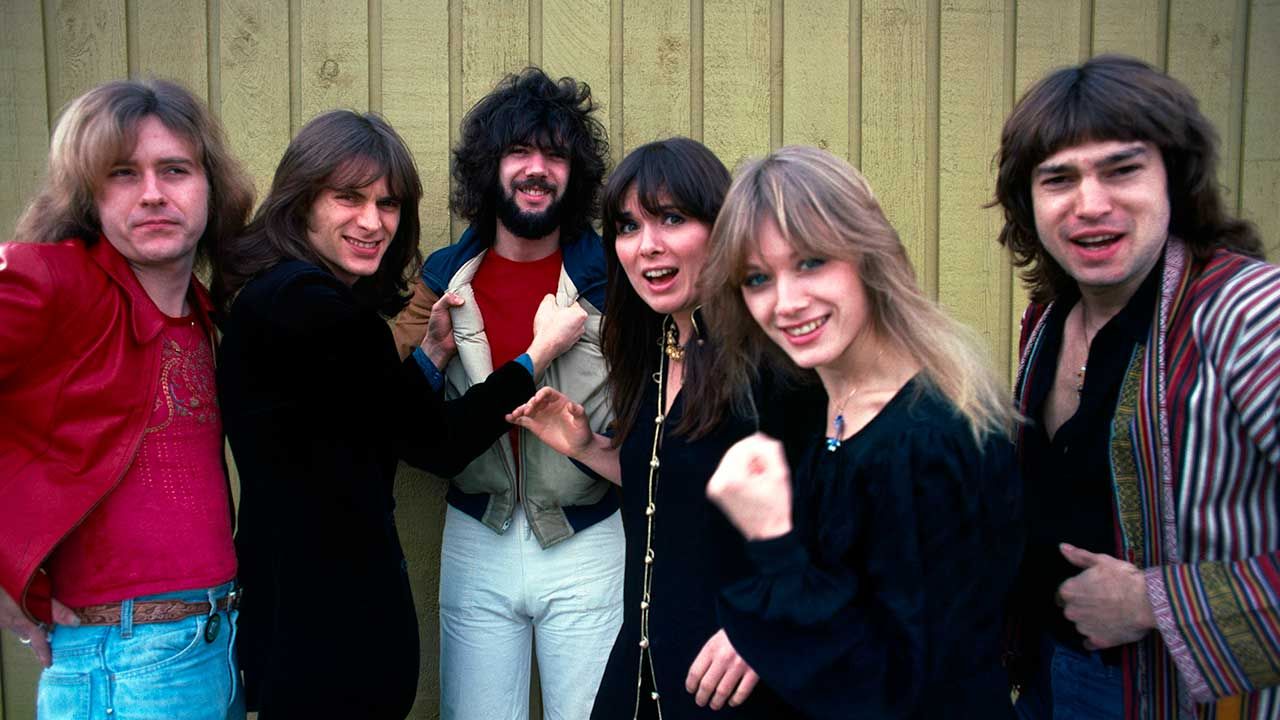 “To my shock, as I was singing Stairway to Heaven, Led Zeppelin walked into the club.” The story behind the night that Led Zeppelin watched Heart play a Led Zeppelin set