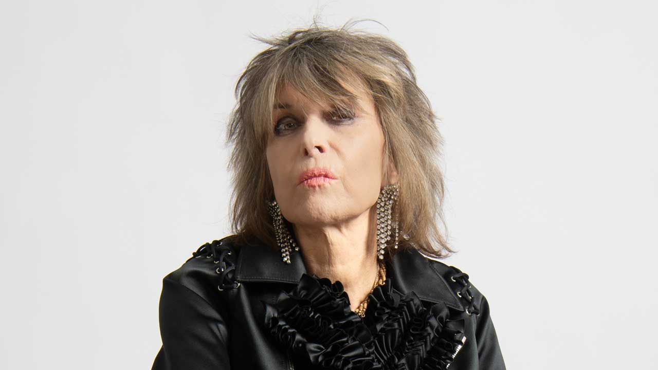 “It reminds me of monkeys wanking in full view of the people standing around their enclosure.” Chrissie Hynde slams fans who film concerts on their phones
