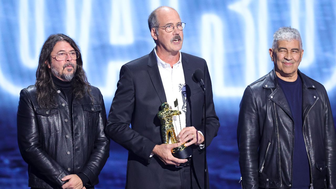 Watch Nirvana reunite on stage and pay tribute to Kurt Cobain as they accept their MTV award