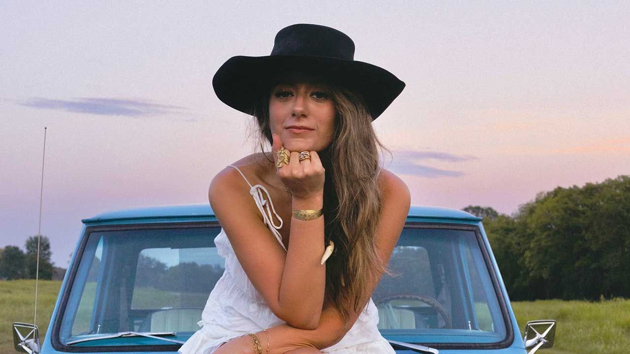 Meet Alyssa Bonagura, the Southern storyteller driven by rock’n’roll and rootsy country. “Music has to be the one priority in life”