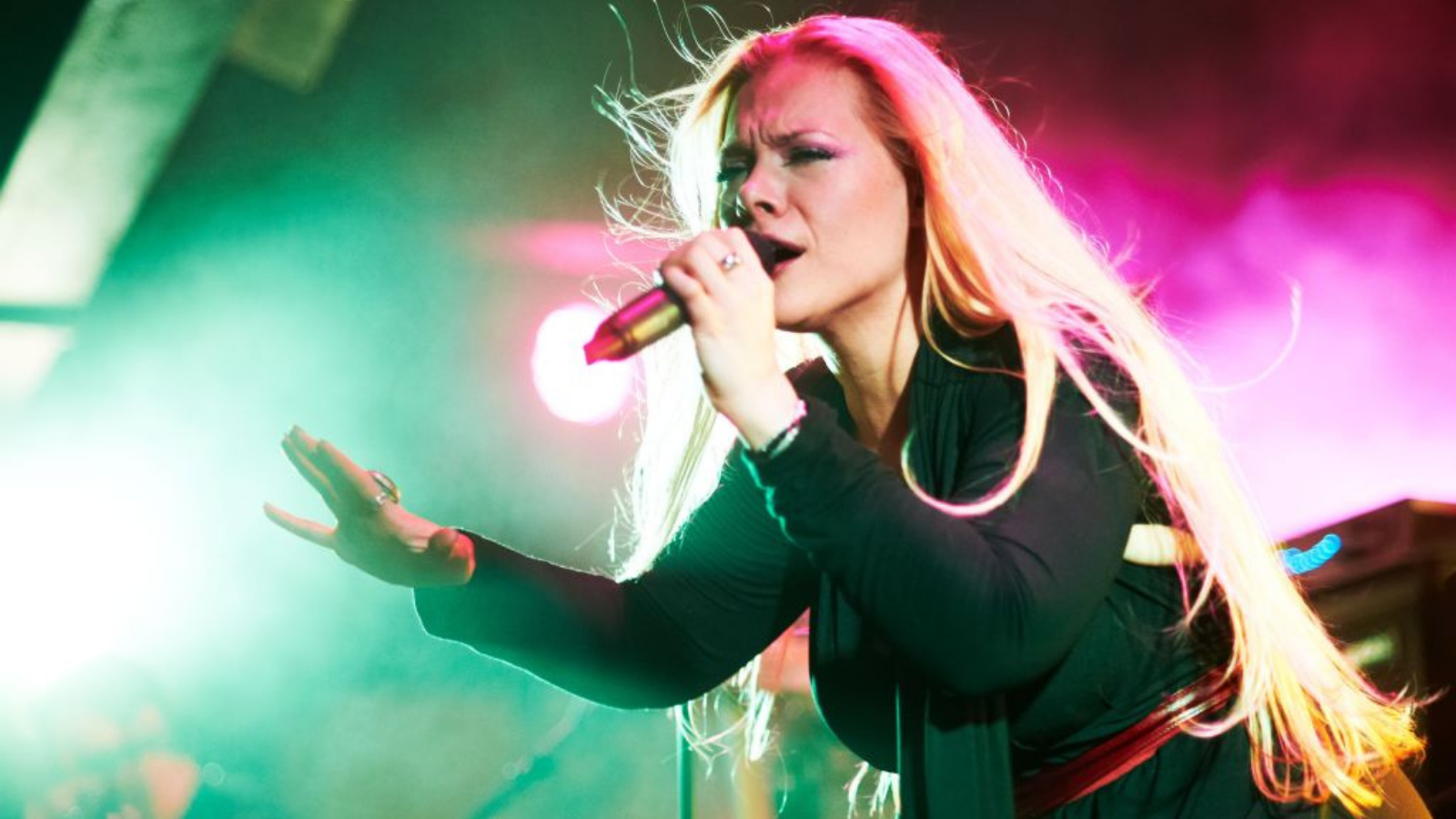 Symphonic metal vocalist Amanda Somerville diagnosed with “malignant and aggressive brain tumour”