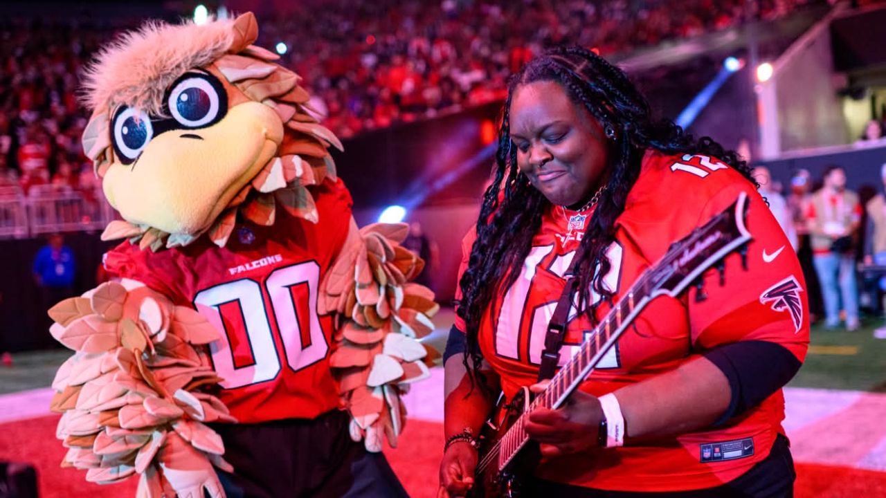 Watch Tetrarch’s Diamond Rowe shred Metallica in front of 70,000 NFL fans