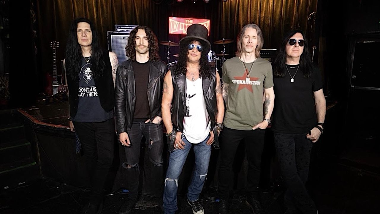 “As long as there’s electricity, we’ll keep plugging in.” Slash feat. Myles Kennedy & The Conspirators announce new album Flying Blind, share its title track, and unveil 2027 world tour details